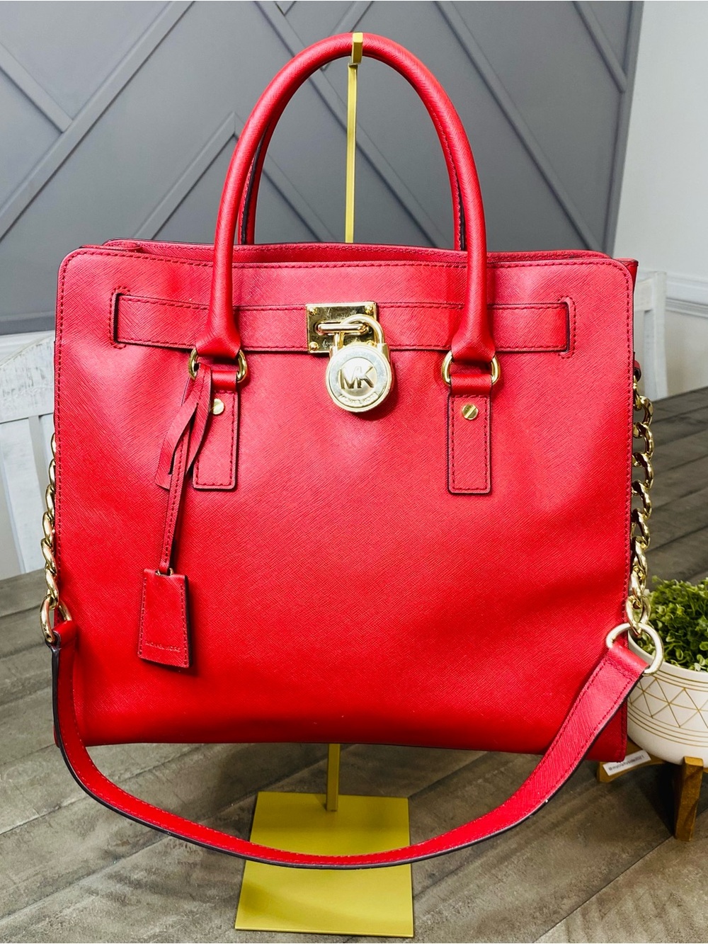 Michael Kors Hamilton Large North South Tote Red Saffiano Leather Gold Hardware - Picture 2 of 10